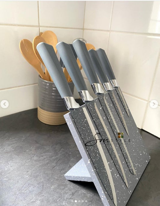 6 piece knive set including a magnetic stand