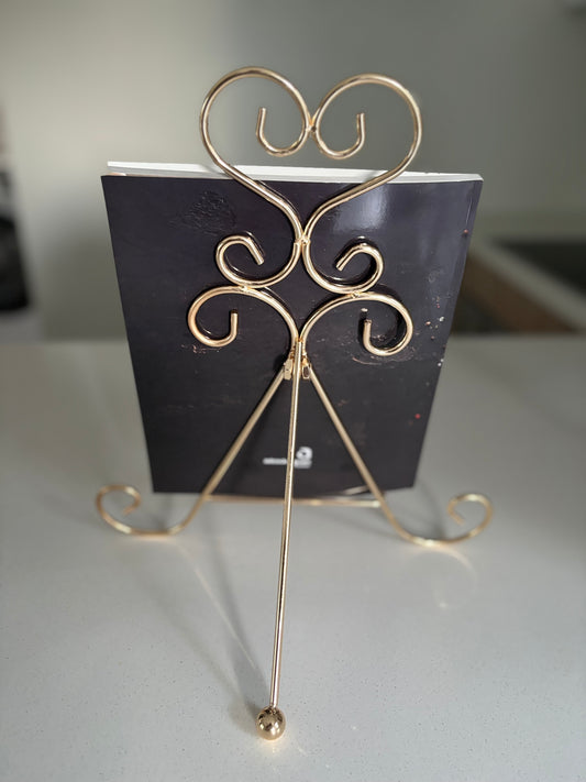 Sleek recipe table display shelf