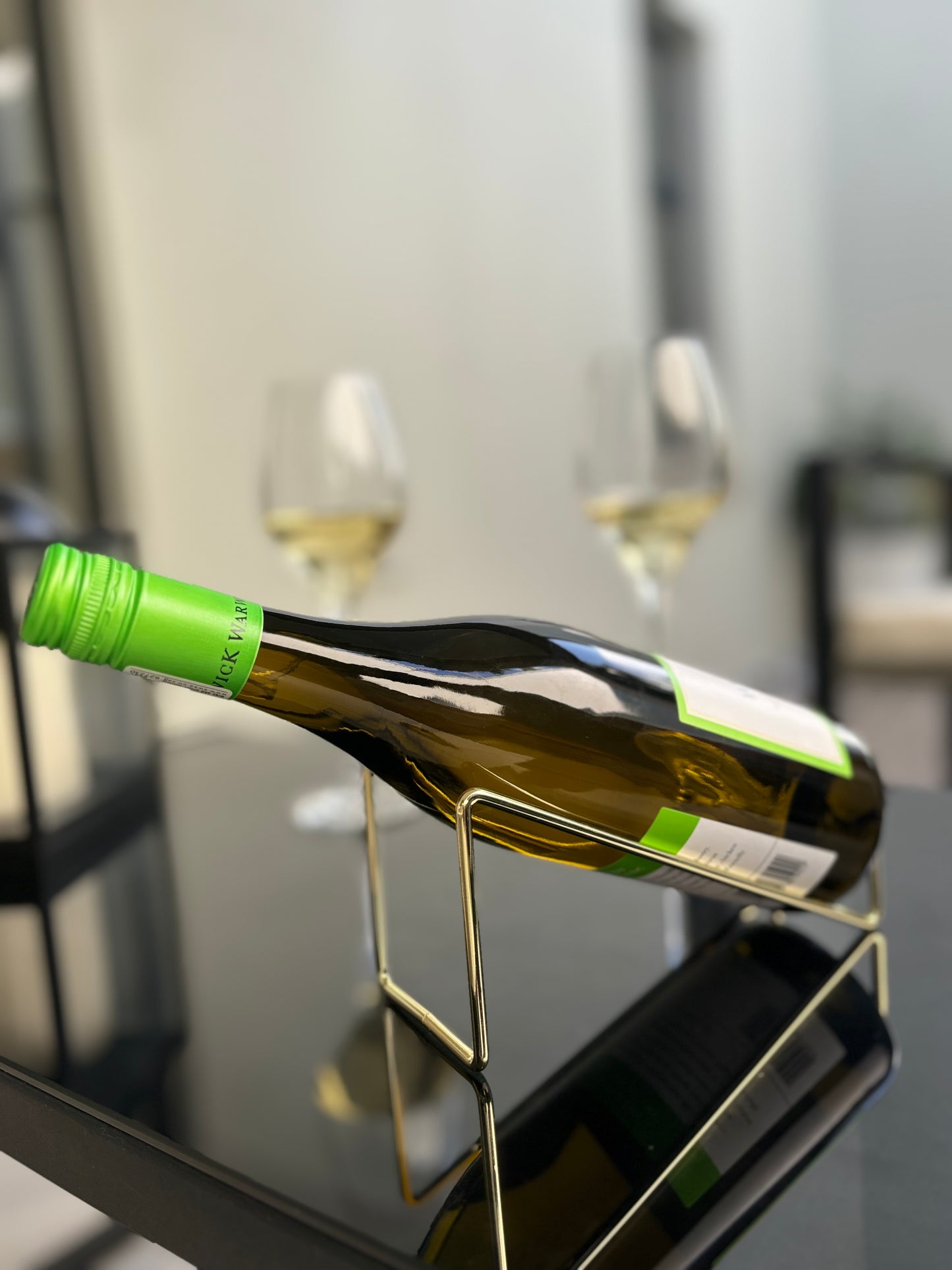 Gold wine display stanc