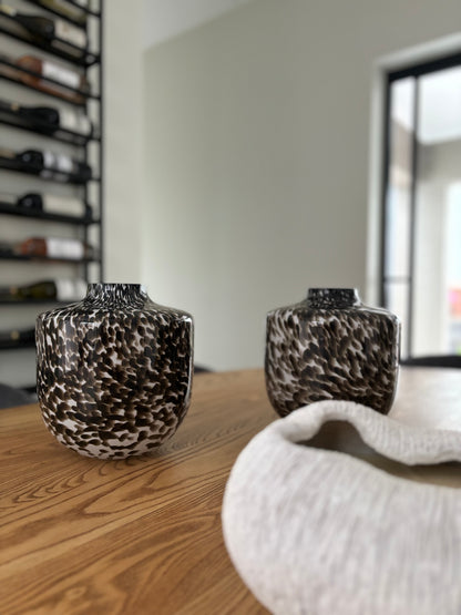 Ana black and white vase