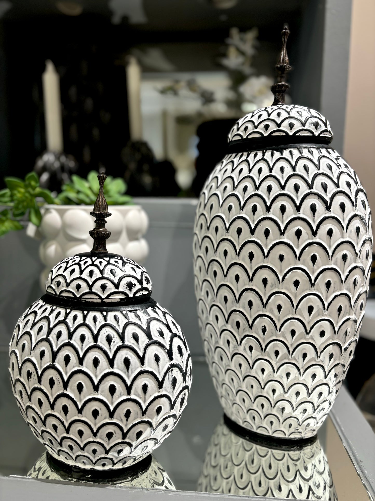 Zina black & white vases