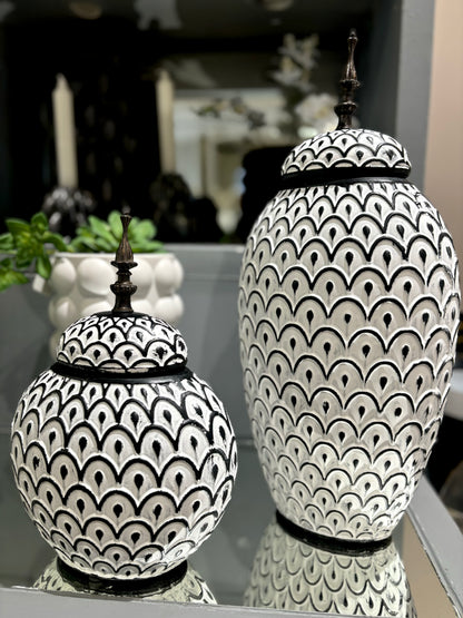 Zina black & white vases