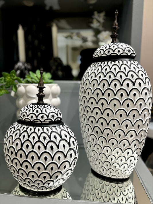 Zina black & white vases