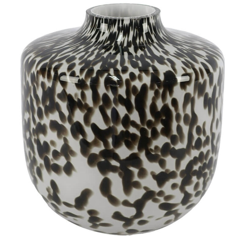 Ana black and white vase
