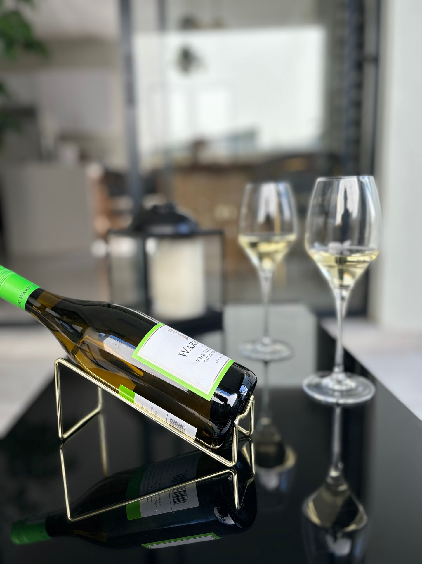 Gold wine display stanc