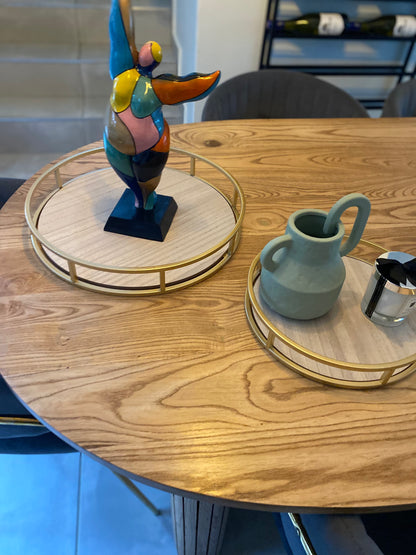 Set of 2 gold trays with wooden base