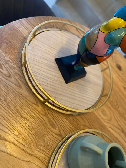 Set of 2 gold trays with wooden base