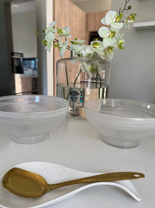 Pearl white salad bowls