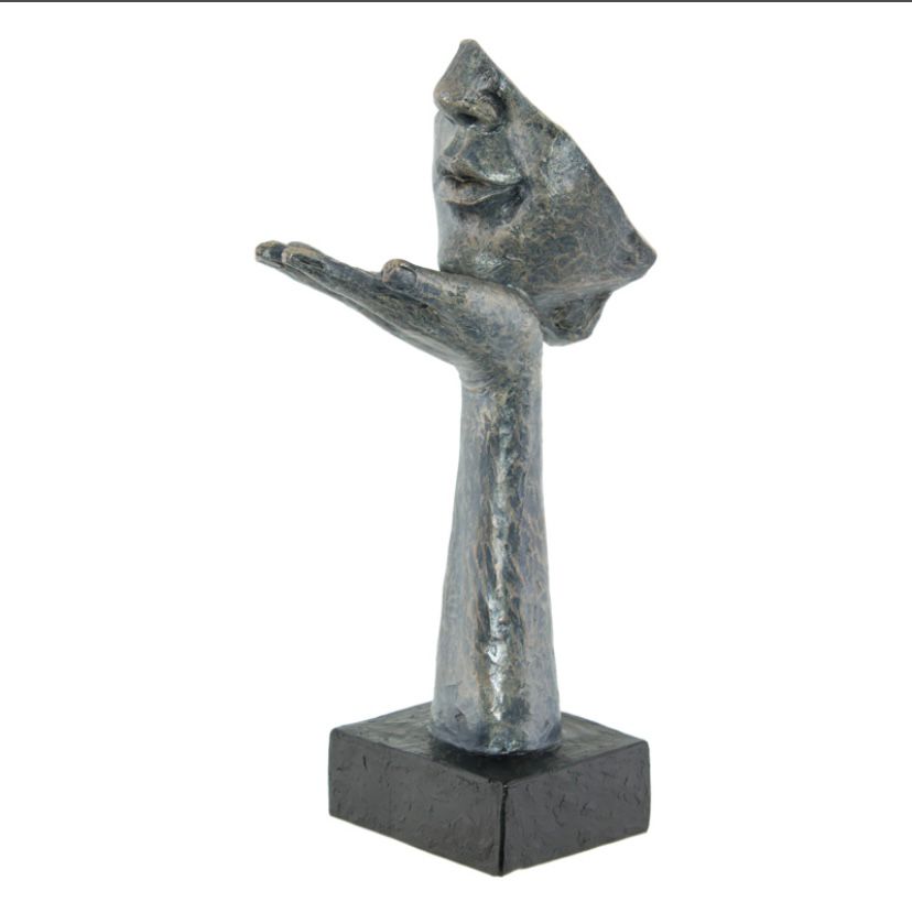 Chichi blowing kisses sculpture